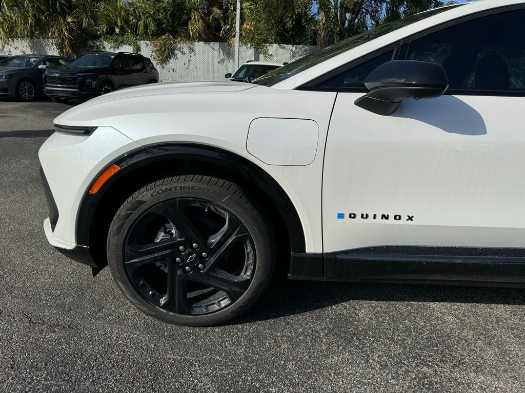 2024 Chevrolet Equinox EV RS 11