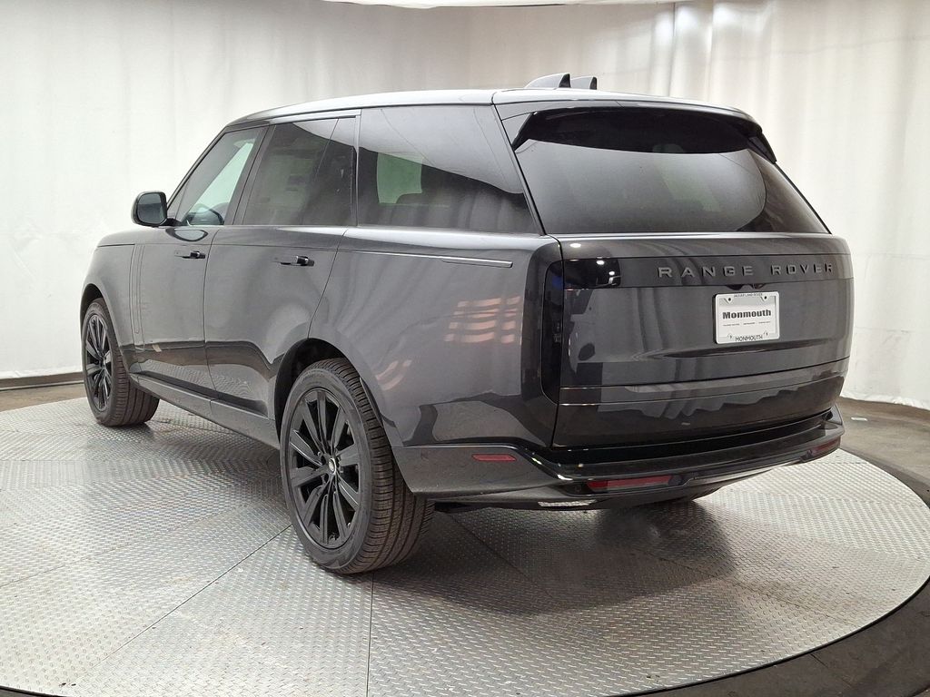 2025 Land Rover Range Rover SE 4