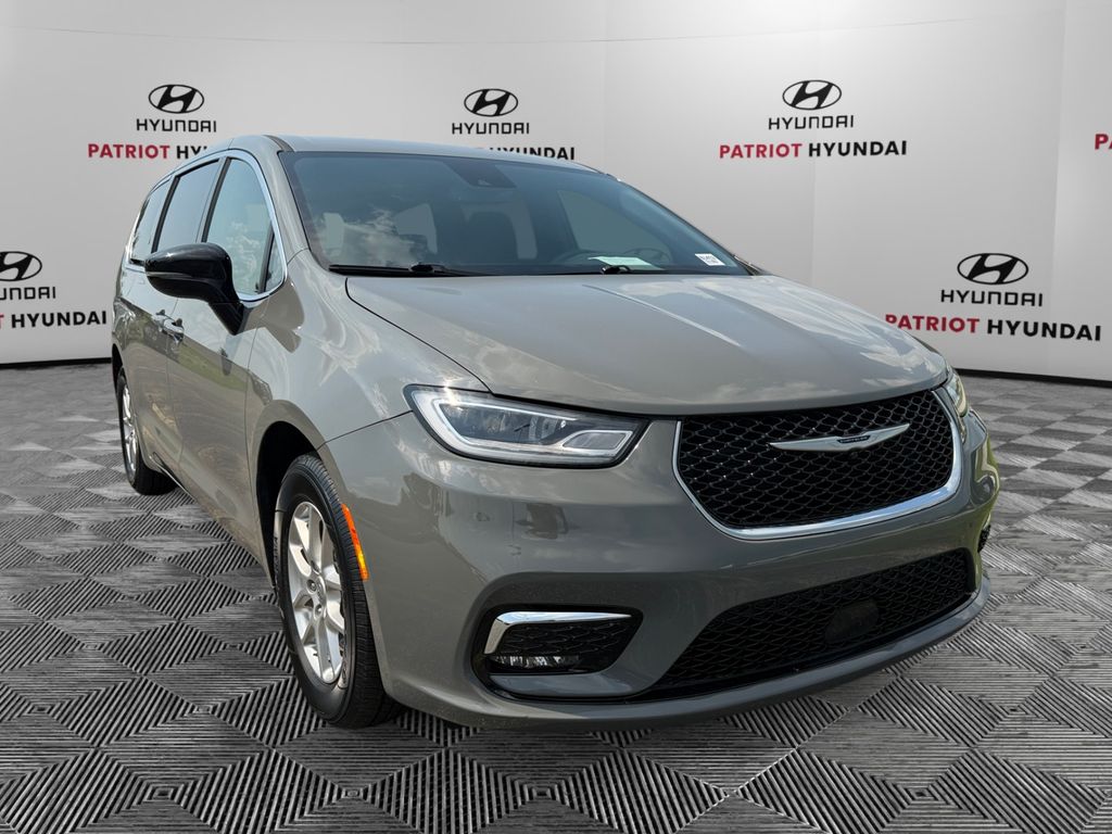 Ceramic Gray Clearcoat 2025 Chrysler Pacifica Minivan Front-Wheel Drive 9-Speed Automatic