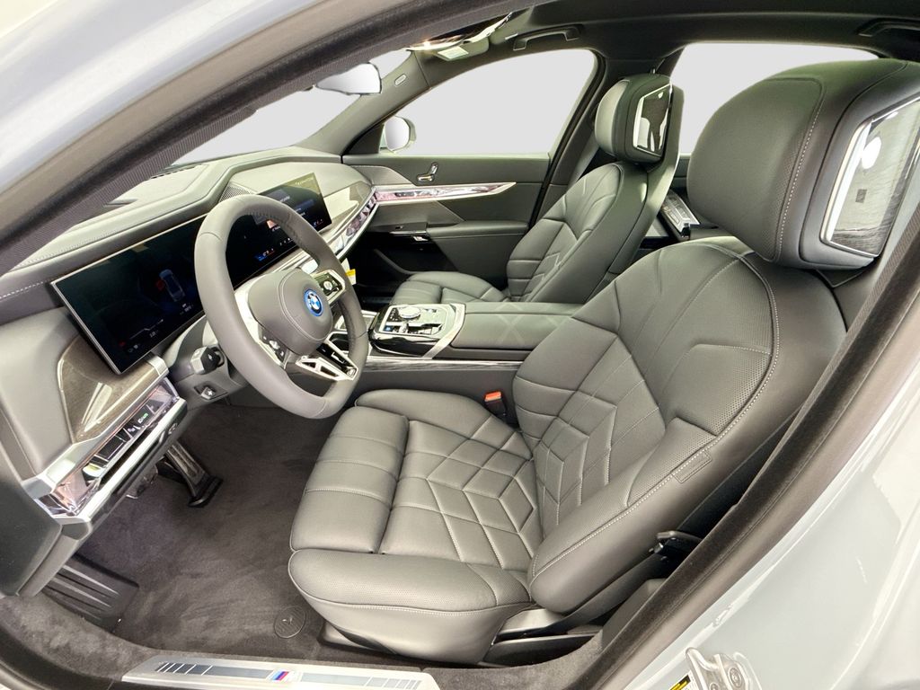 Thumbnail: 2026 BMW i7 - 18