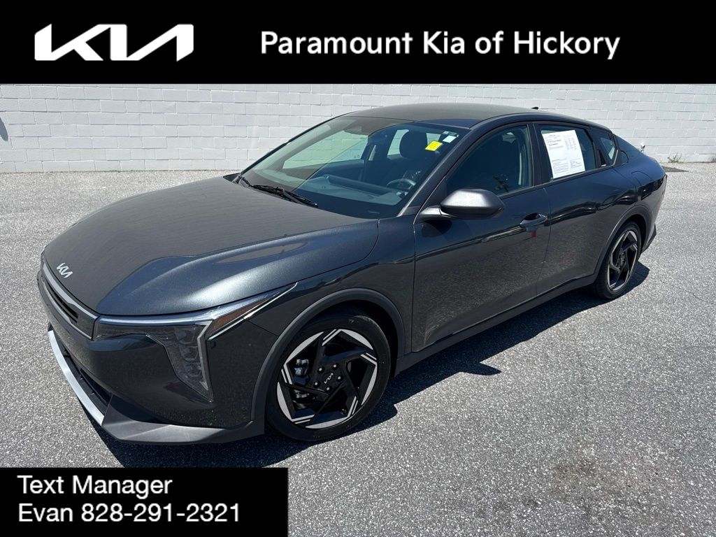 2025 Kia K4 Gris Sedán Tracción delantera Transmisión variable continua