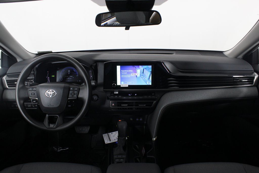 2025 Toyota Camry LE 4