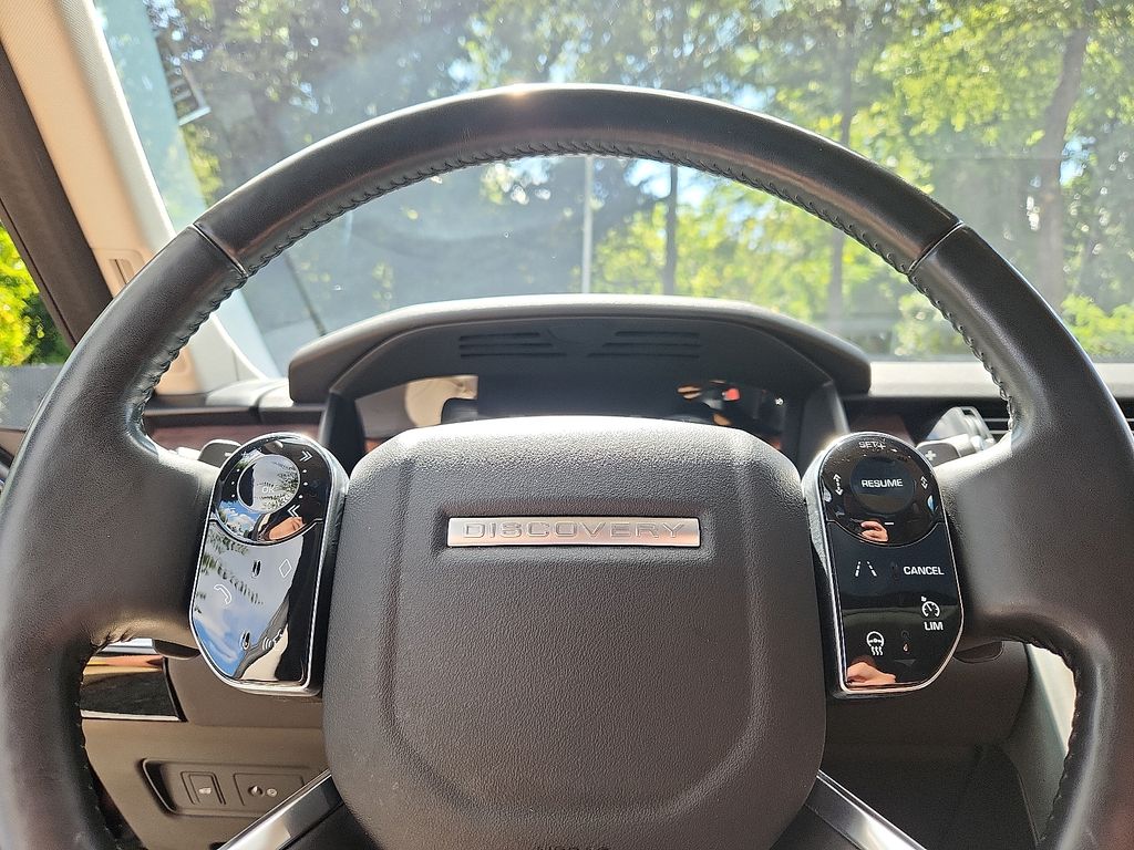 Thumbnail: 2020 Land Rover Discovery - 20