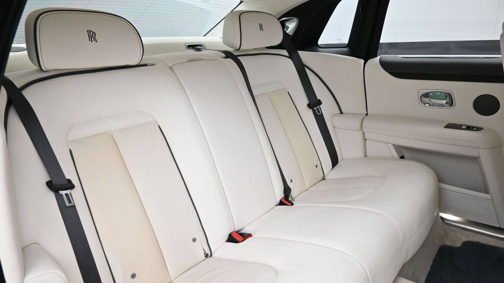 Certified Used 2022 White Rolls-Royce  image 8