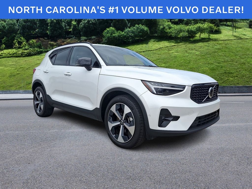  2026 Volvo XC40 B5 Plus AWD   