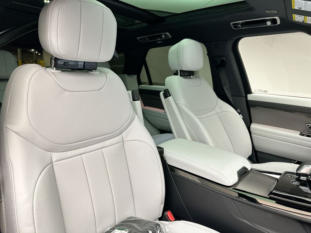2025 Land Rover Range Rover Sport SE 5