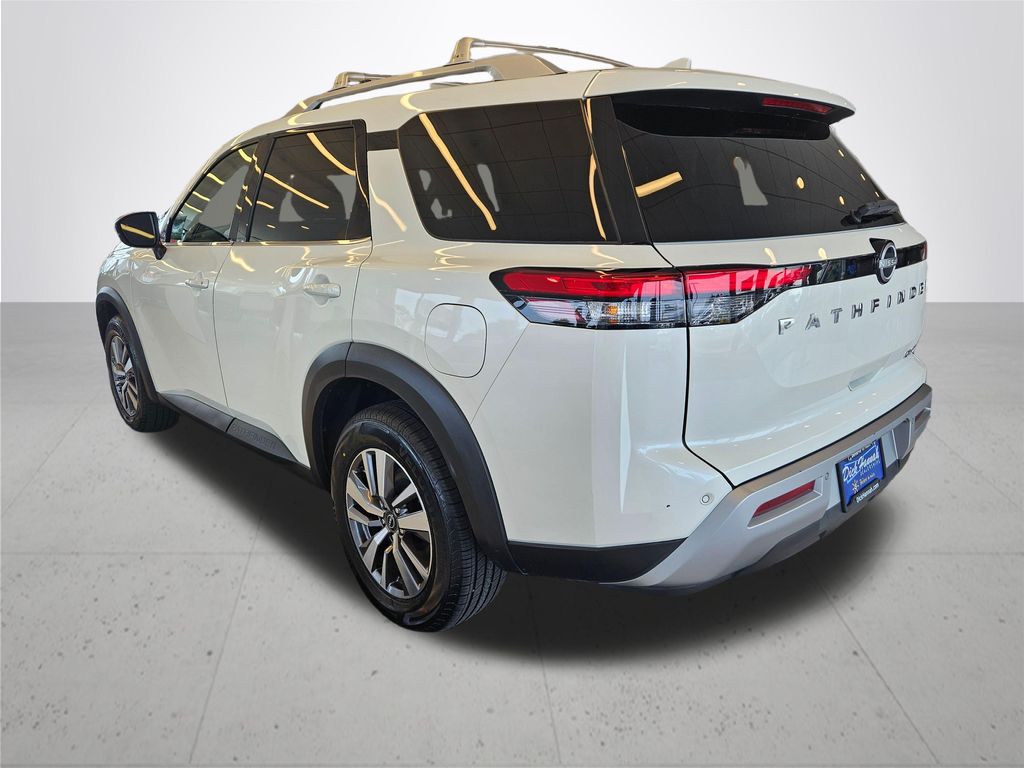 2023 Nissan Pathfinder SL