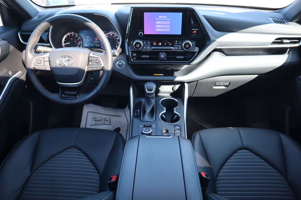 Thumbnail: 2023 Toyota Highlander - 13