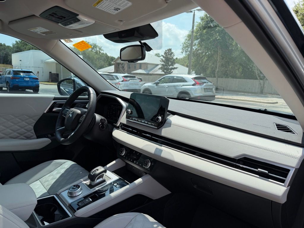 Used 2025 Mitsubishi Outlander PHEV SUV