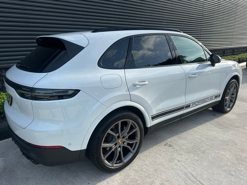 Thumbnail: 2023 Porsche Cayenne - 10