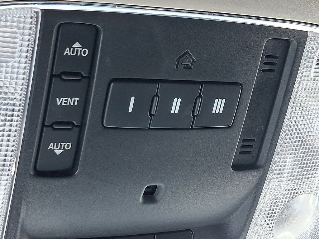 Thumbnail: 2013 Jeep Grand Cherokee - 25
