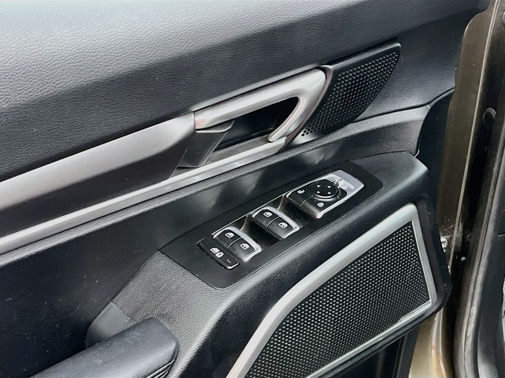 Used 2023 Dark Moss Kia S image 18