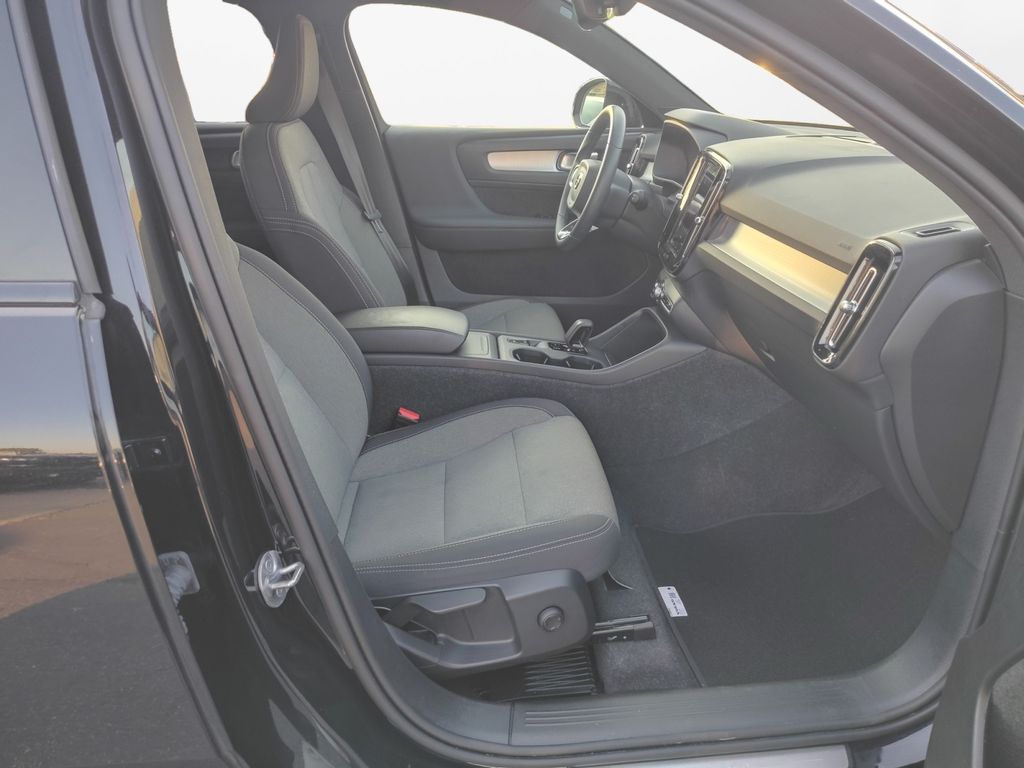 Used Car 2024 Volvo Xc40  B5 Core For Sale Under $30,000 In Austin, Texas
