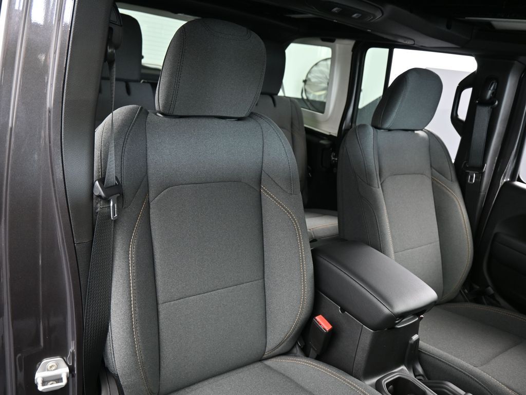 New 2026 Granite Crystal Metallic Clearcoat Jeep Sport S image 42