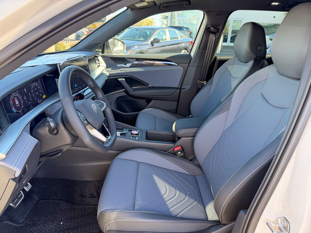 New 2026  Volkswagen 2.0T SE R-Line Black image 13