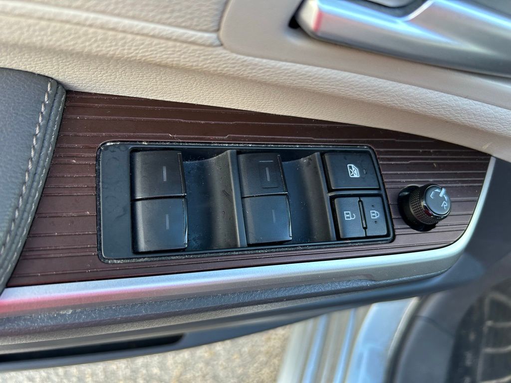 Thumbnail: 2023 Toyota Sienna - 18