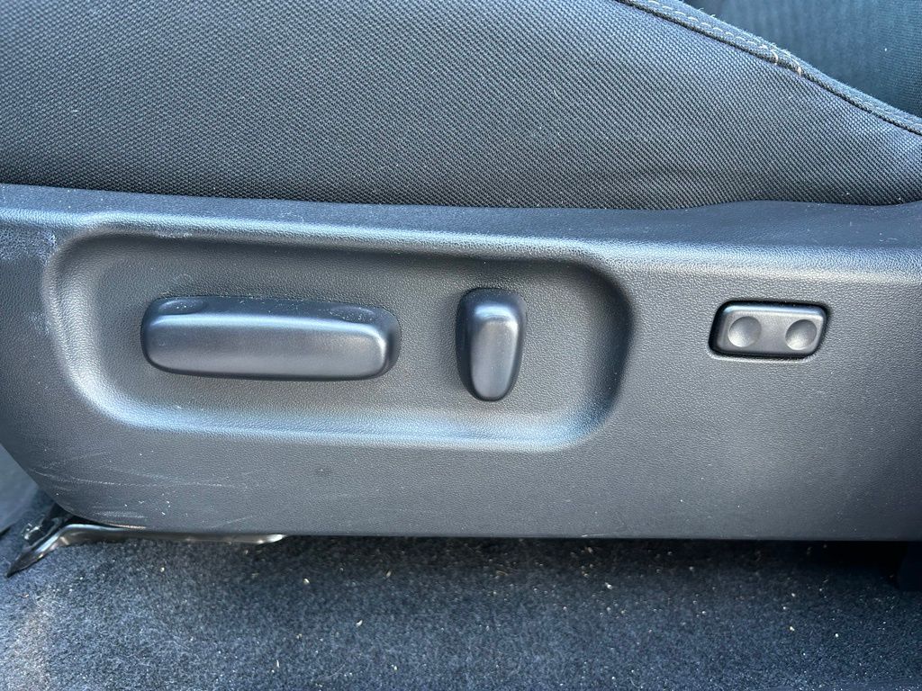 Thumbnail: 2023 Toyota Tacoma - 16