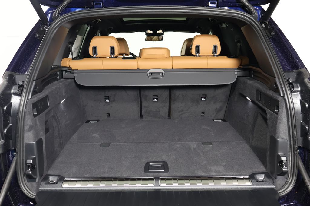 2025 BMW X5 xDrive50e 8