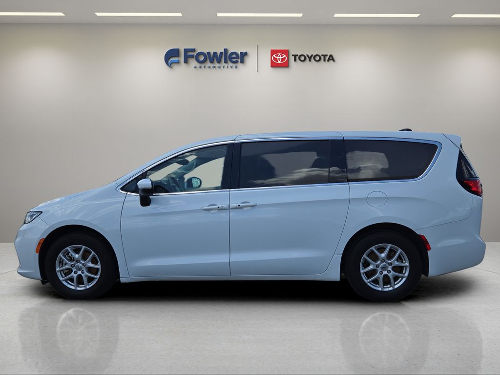 View vehicle photo 6
