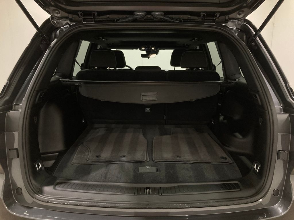 2025 Jeep Grand Cherokee Laredo X photo 2