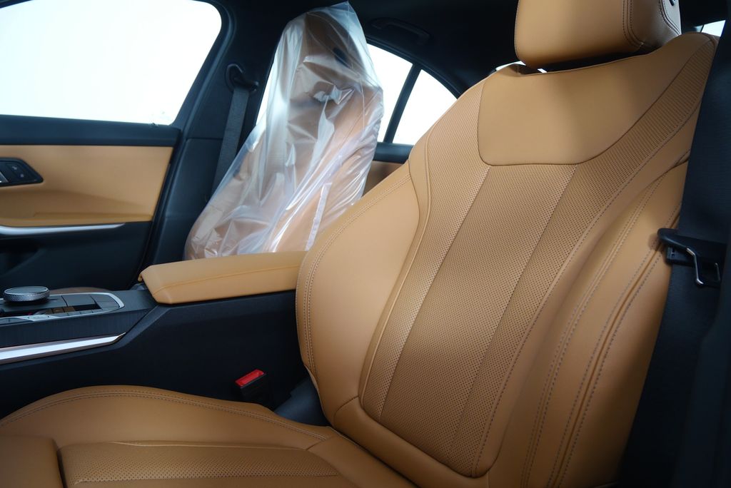 Thumbnail: 2026 BMW 3 Series - 10