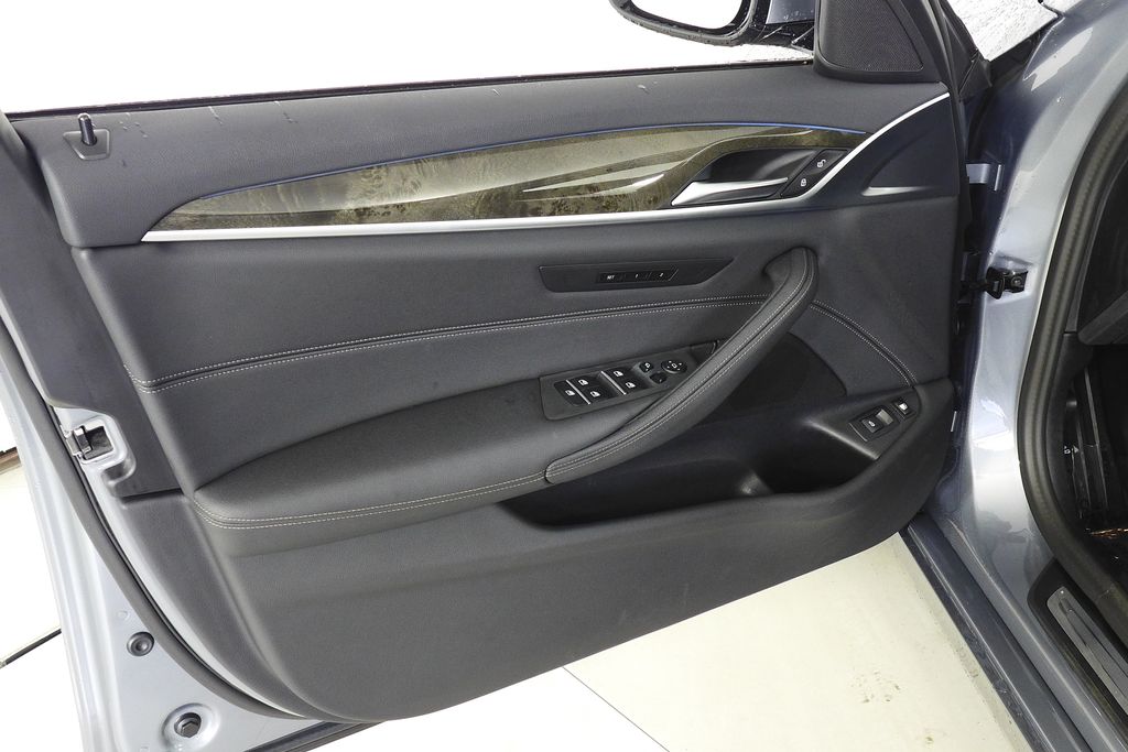 Thumbnail: 2023 BMW 5 Series - 11