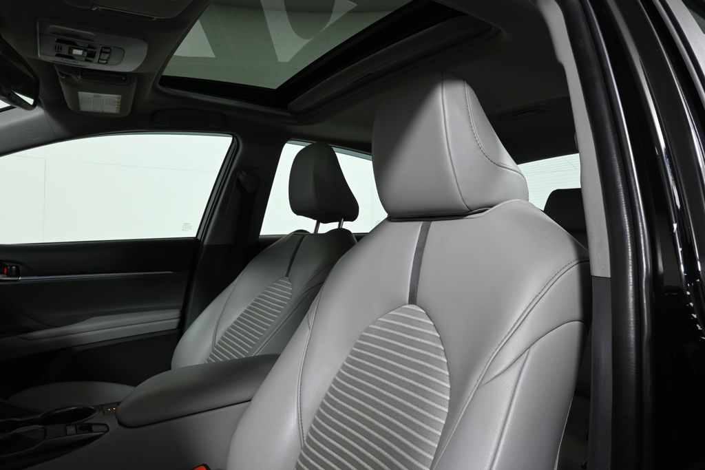 Thumbnail: 2021 Toyota Camry - 17