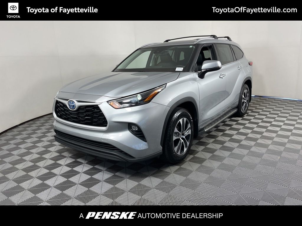 2022 Toyota Highlander XLE -
                Fayetteville, AR