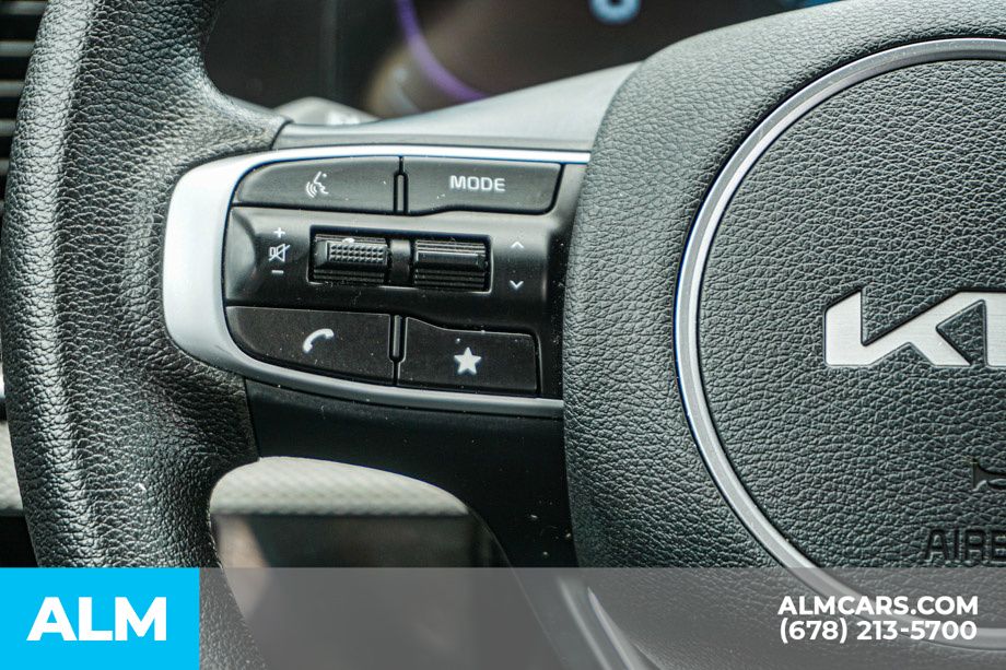 Used 2025 White Kia LX image 29
