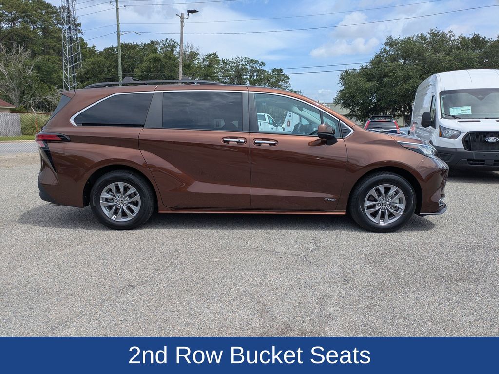 2021 Toyota Sienna XLE