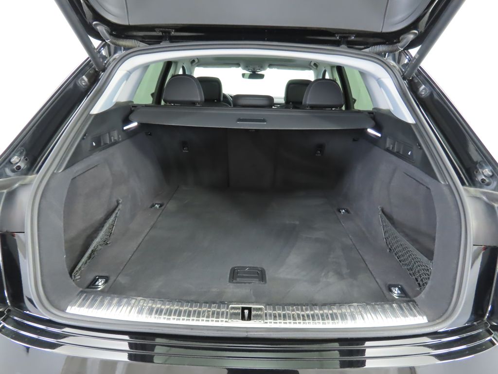 2022 Audi e-tron Premium Plus 28
