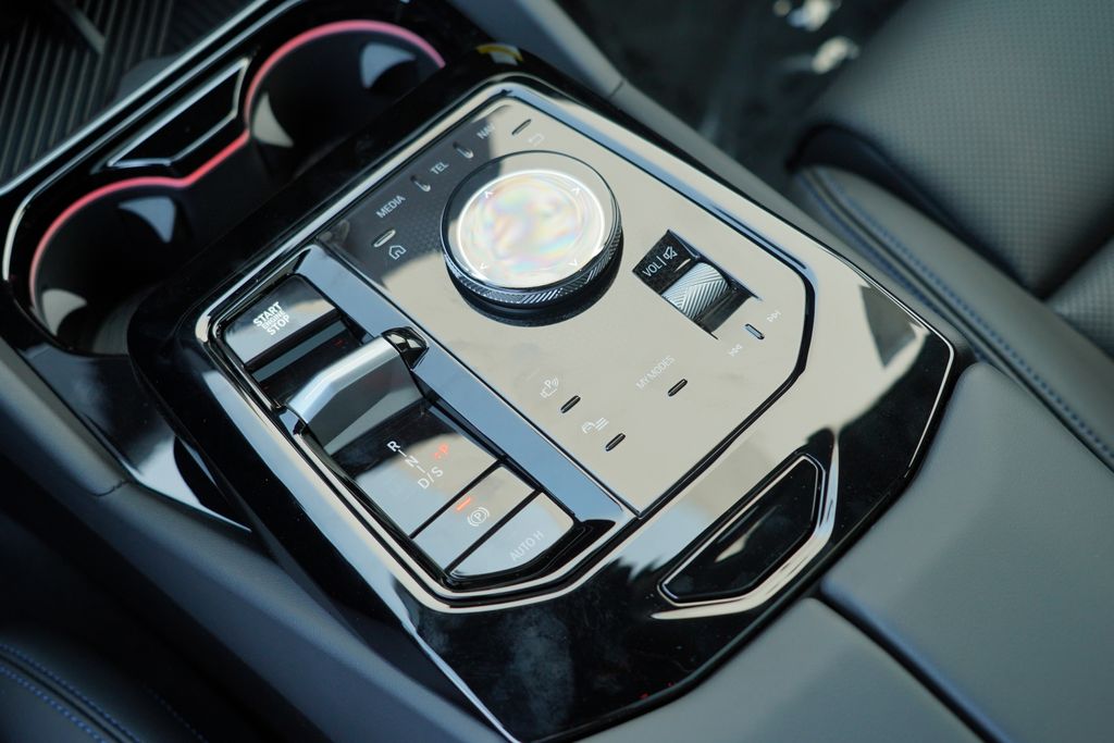 Thumbnail: 2027 BMW 5 Series - 21