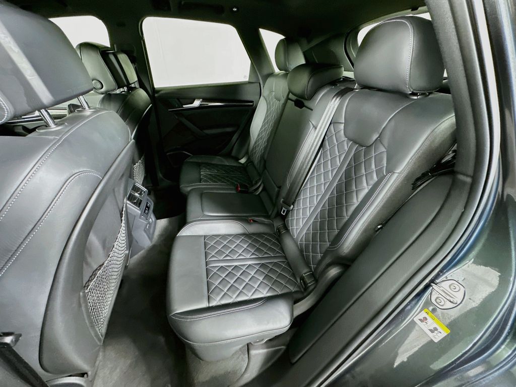 Thumbnail: 2019 Audi SQ5 - 25