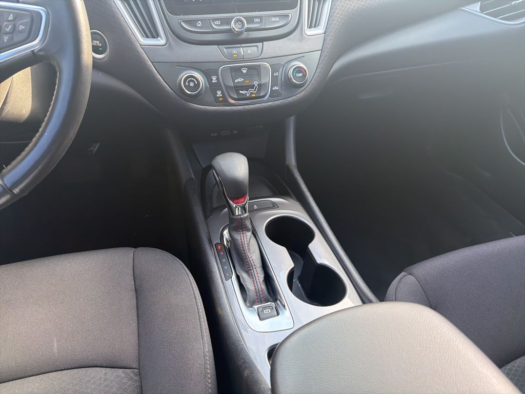 Thumbnail: 2022 Chevrolet Malibu - 16