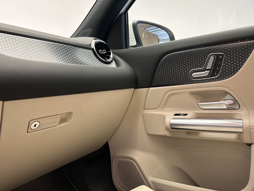 Thumbnail: 2025 Mercedes-Benz GLA - 20