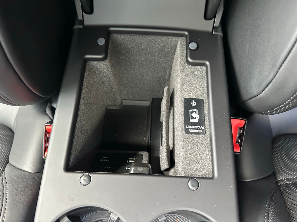 Thumbnail: 2026 Porsche Macan - 29