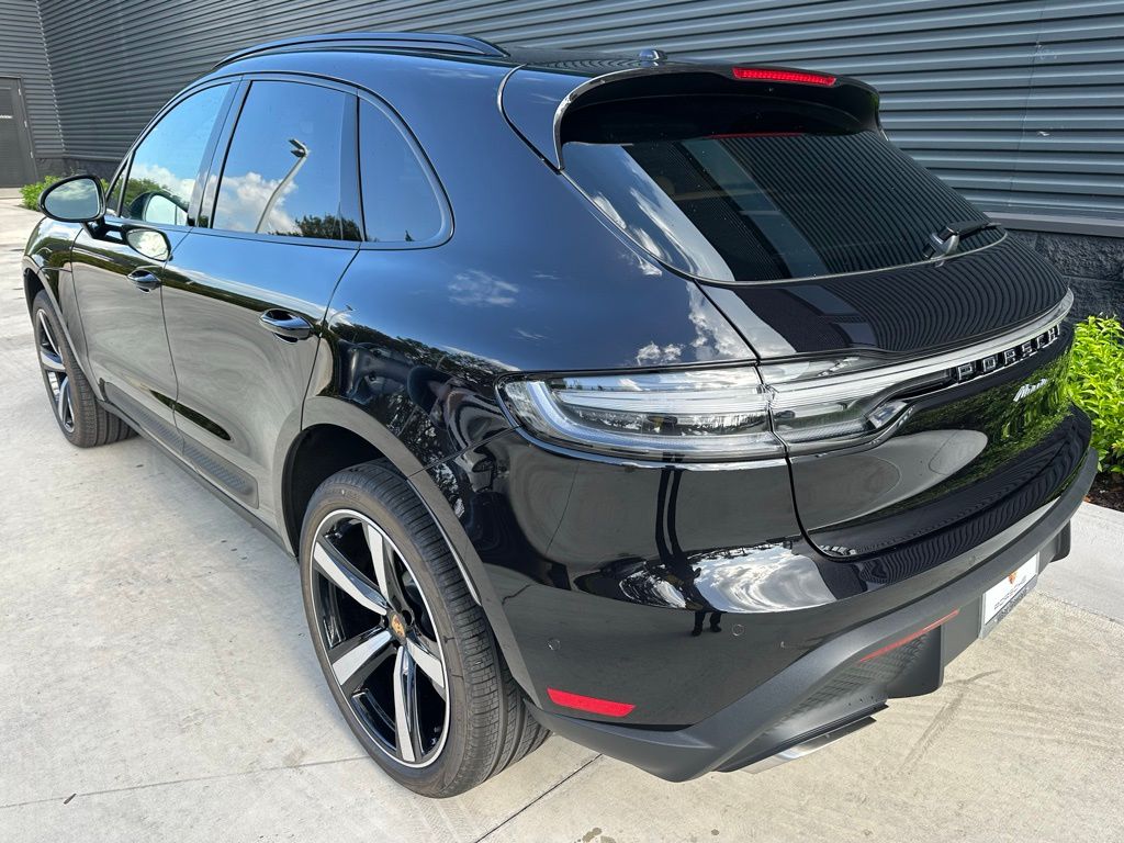 2025 Porsche Macan  3