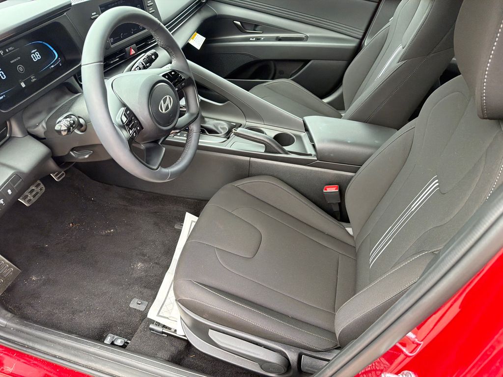 Used 2025 Red Hyundai SEL Sport image 7