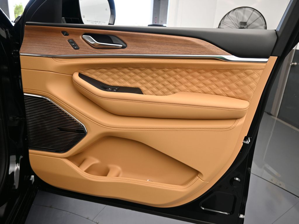 New 2025 Diamond Black Crystal Pearlcoat Jeep Summit image 54