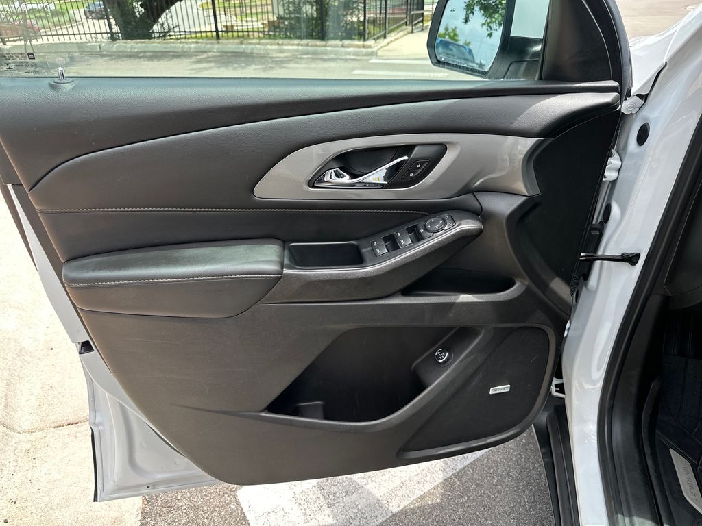 Used Car 2021 Chevrolet Traverse  Rs For Sale Under $30,000 In Austin, Texas