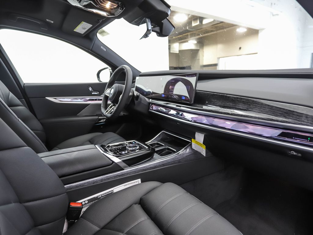 Thumbnail: 2025 BMW i7 - 30