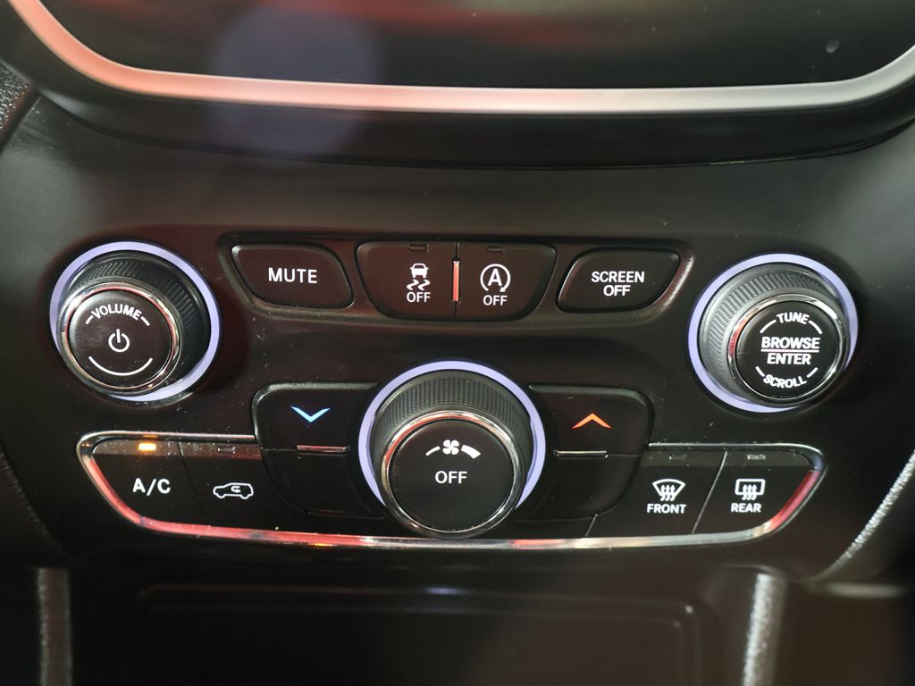 Used 2019 Gray Jeep Latitude Plus image 43