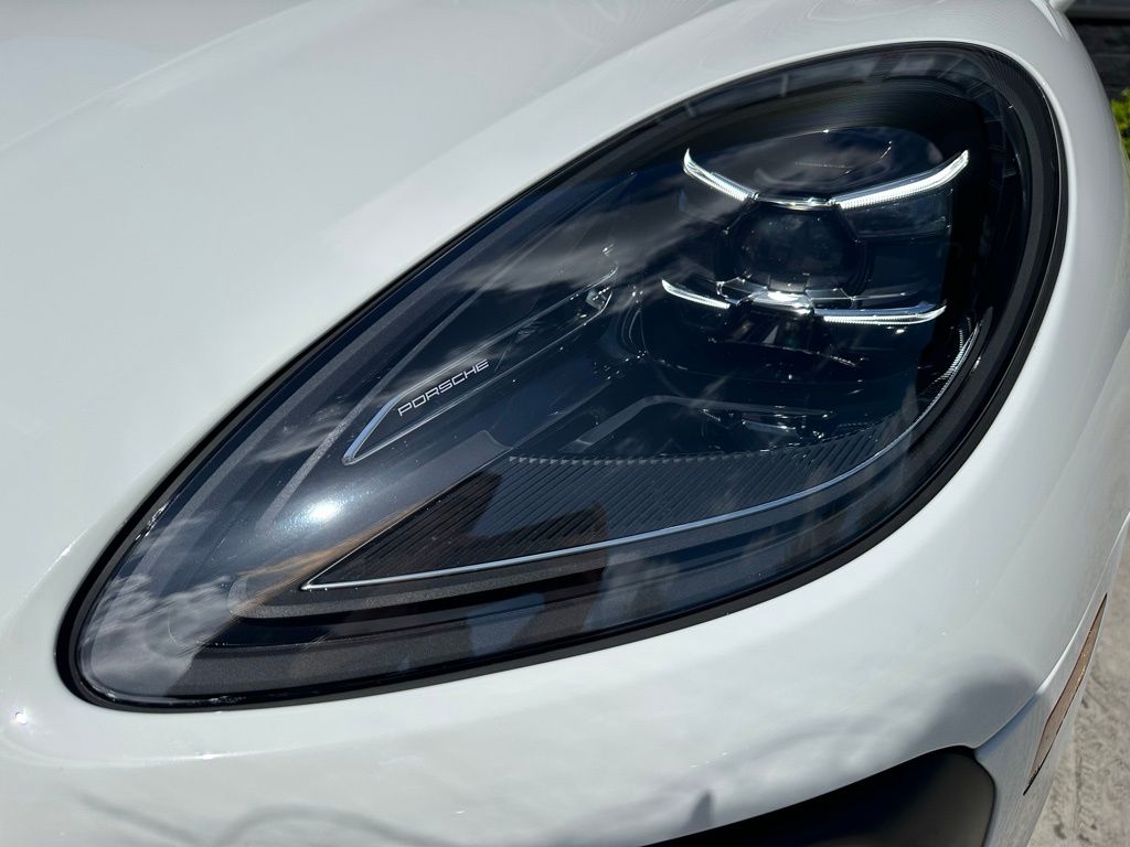 Thumbnail: 2023 Porsche Macan - 13