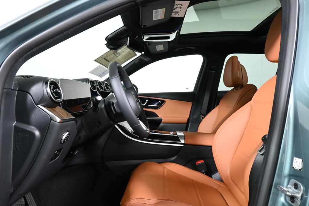 2025 Mercedes-Benz GLC 300 3