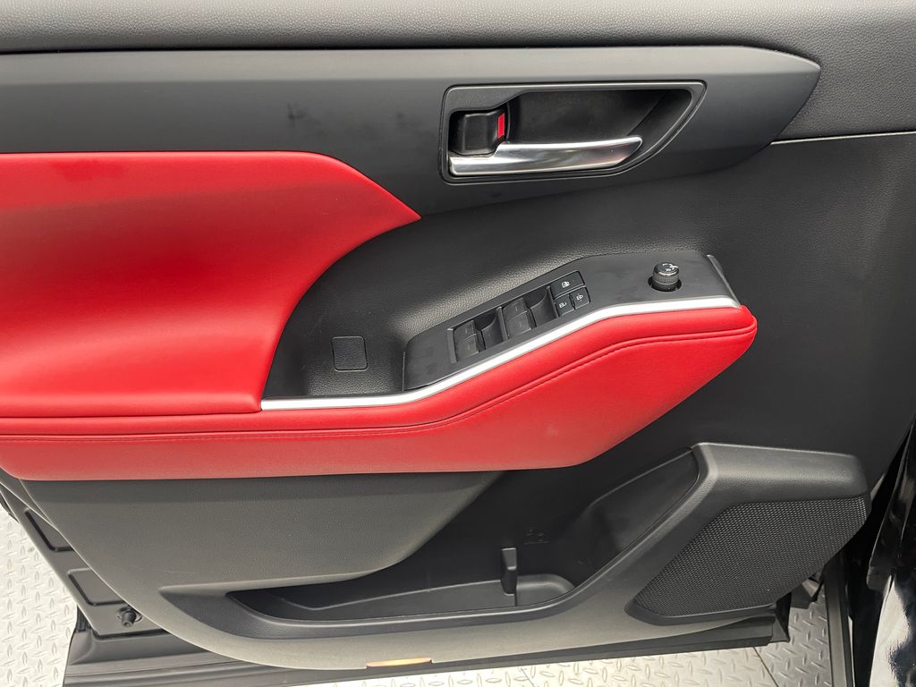 Thumbnail: 2021 Toyota Highlander - 9