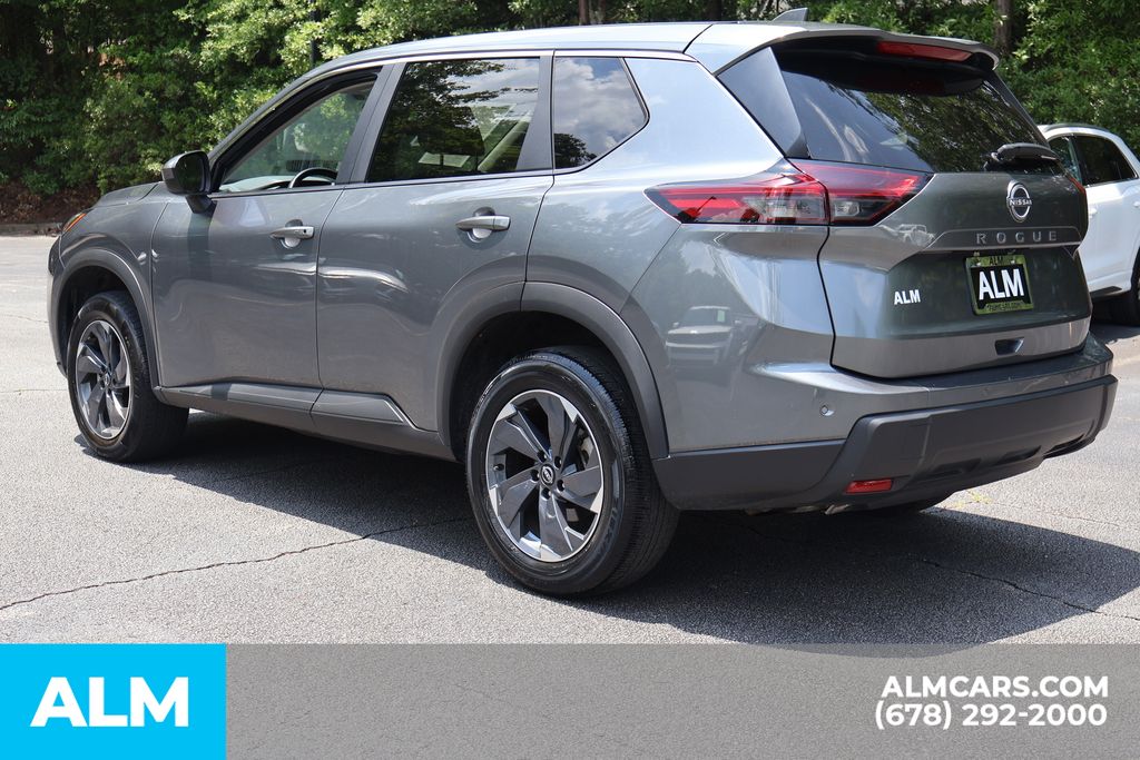 Used 2025 Gray Nissan SV image 8