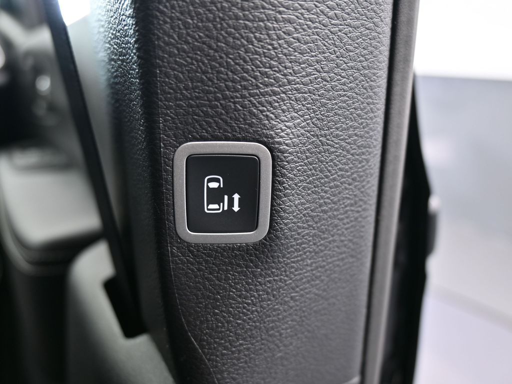 New 2026 Diamond Black Crystal Pearlcoat Chrysler Select image 44