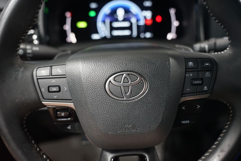 Thumbnail: 2025 Toyota Camry - 16