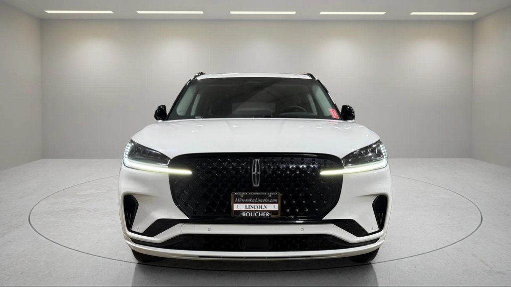 Certified Used 2025 Pristine White Metallic Tri-Coat Lincoln Reserve image 18