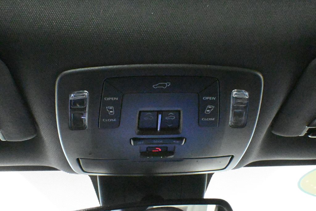 Thumbnail: 2021 Toyota Sienna - 21